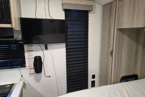 AR's Salem 179DBK Off-grid Travel Trailer