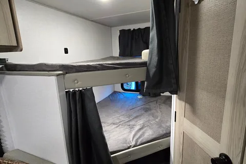 AR's Salem 179DBK Off-grid Travel Trailer