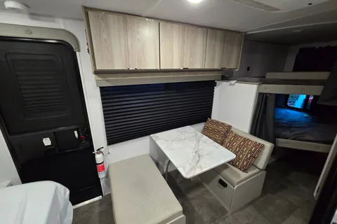 AR's Salem 179DBK Off-grid Travel Trailer