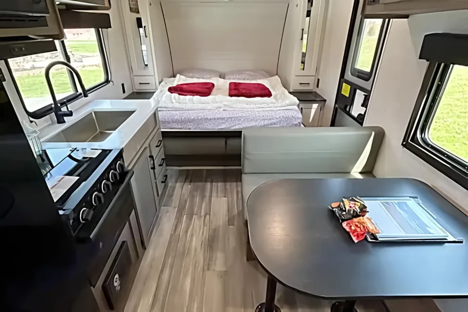 New 2025 Starcraft 24ft. Trailer- free private shuttle - Susi