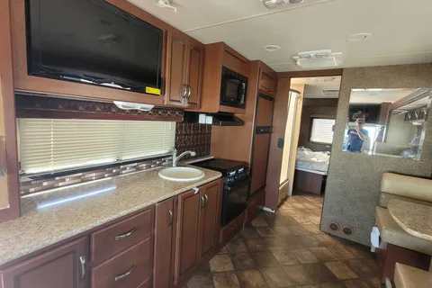 30 ft Thor Motor Coach A.C.E. Class A