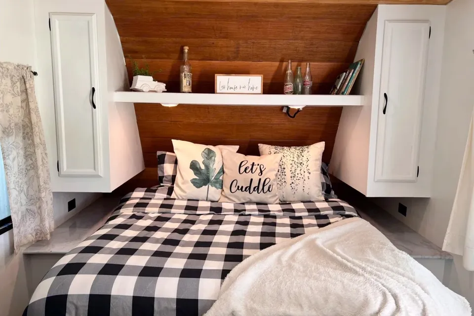 Cozy Camper for 6: Freshly renovated and fully stocked!