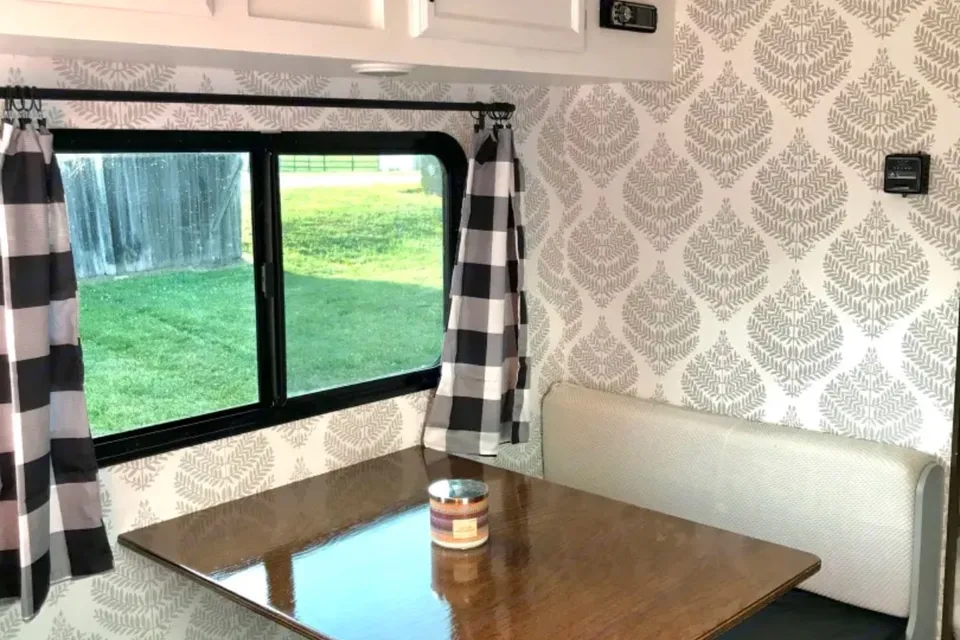 Cozy Camper for 6: Freshly renovated and fully stocked!