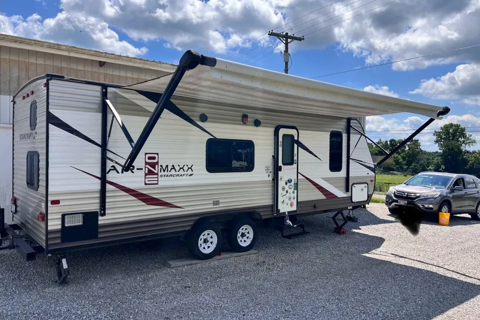 Cozy Camper for 6: Freshly renovated and fully stocked!