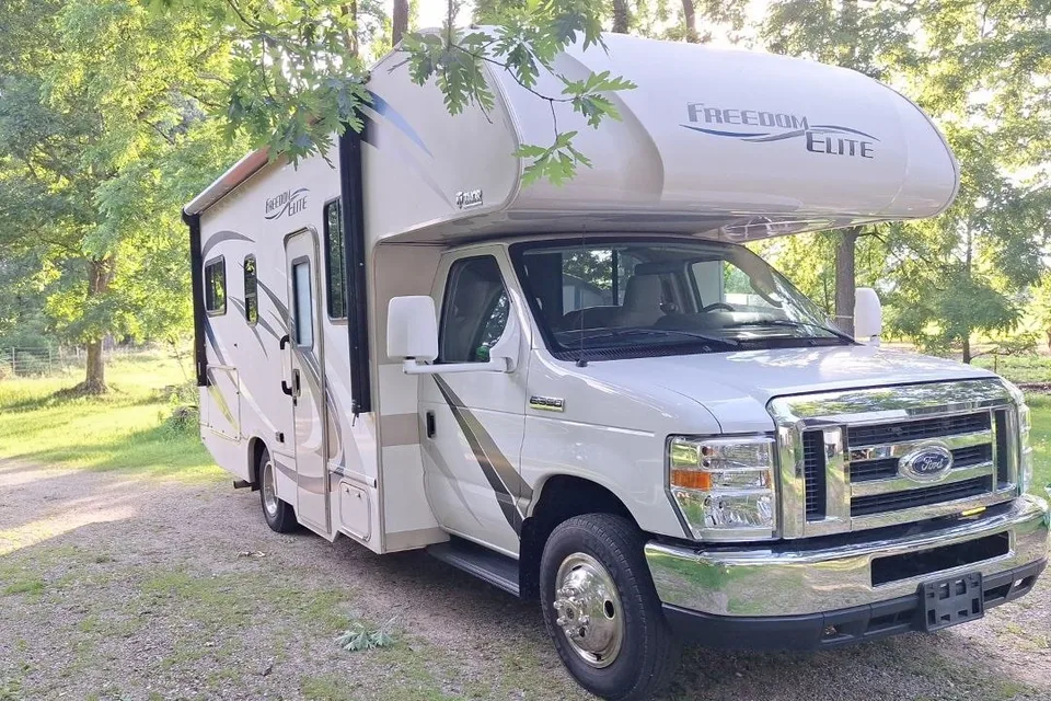 Ruthann's Thor Motor Coach Freedom Elite Class C