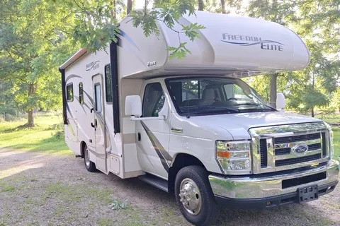 Ruthann's Thor Motor Coach Freedom Elite Class C
