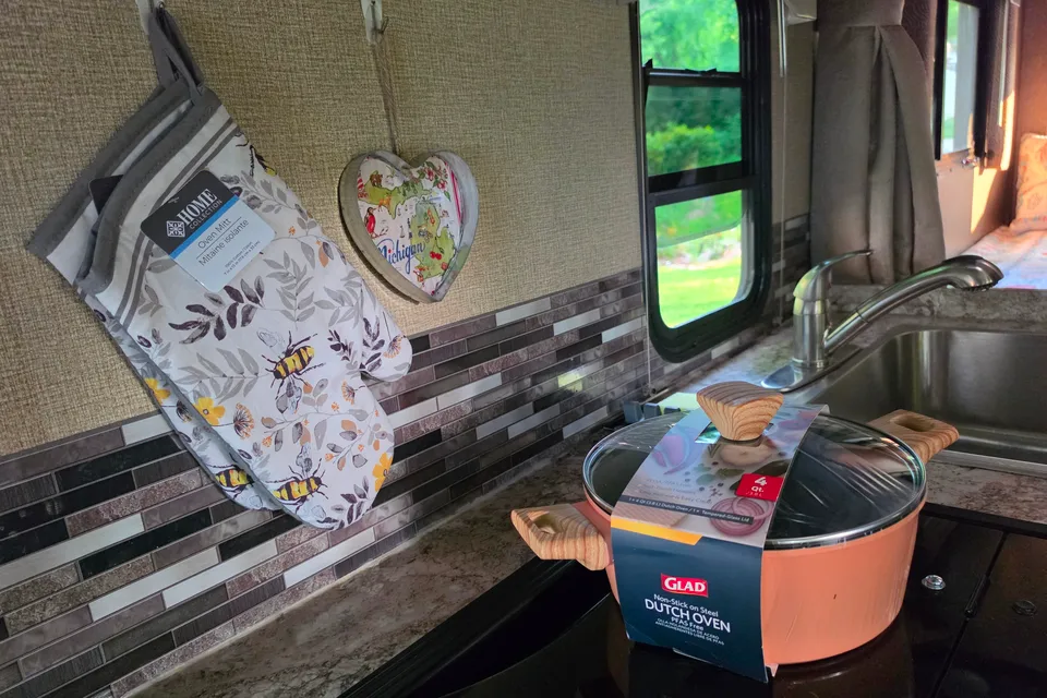 Ruthann's Thor Motor Coach Freedom Elite Class C