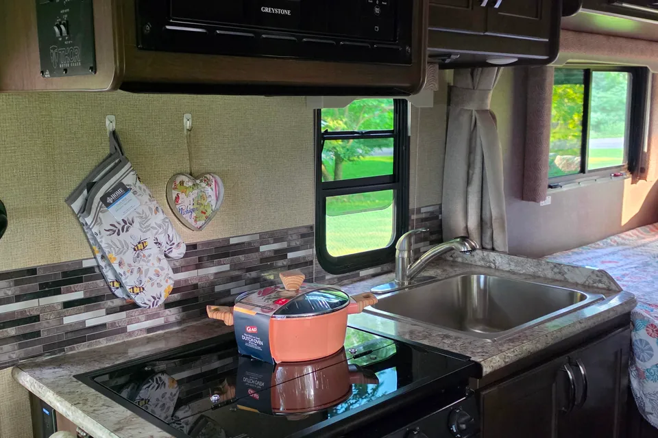 Ruthann's Thor Motor Coach Freedom Elite Class C