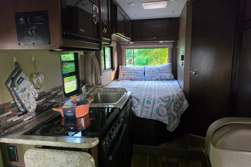 Ruthann's Thor Motor Coach Freedom Elite Class C