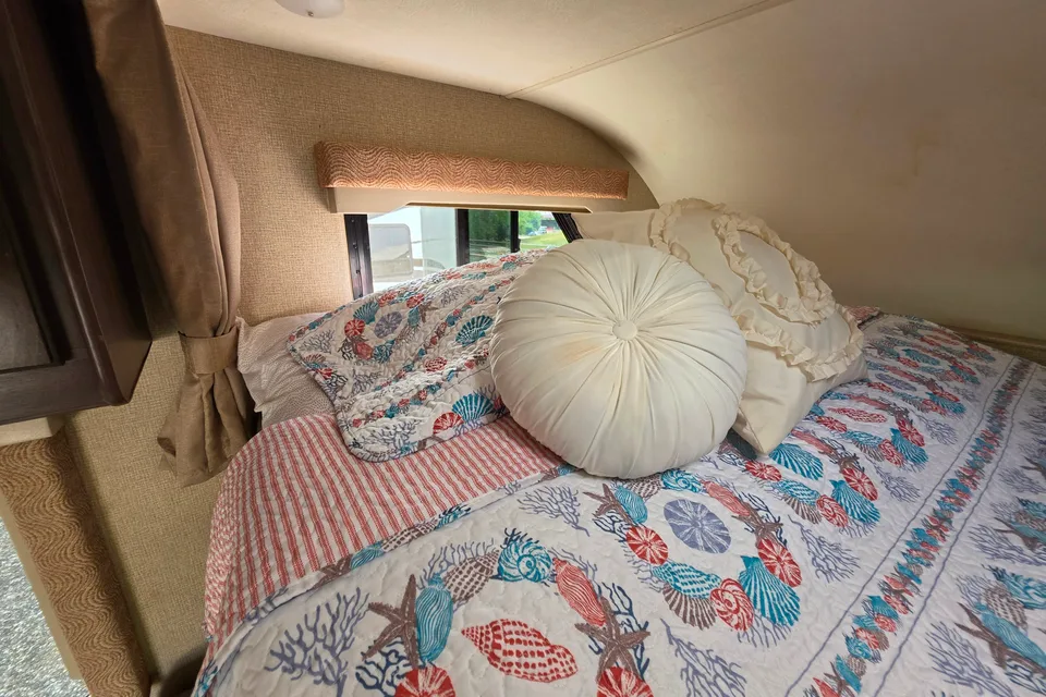 Ruthann's Thor Motor Coach Freedom Elite Class C