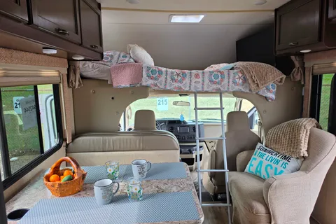 Ruthann's Thor Motor Coach Freedom Elite Class C