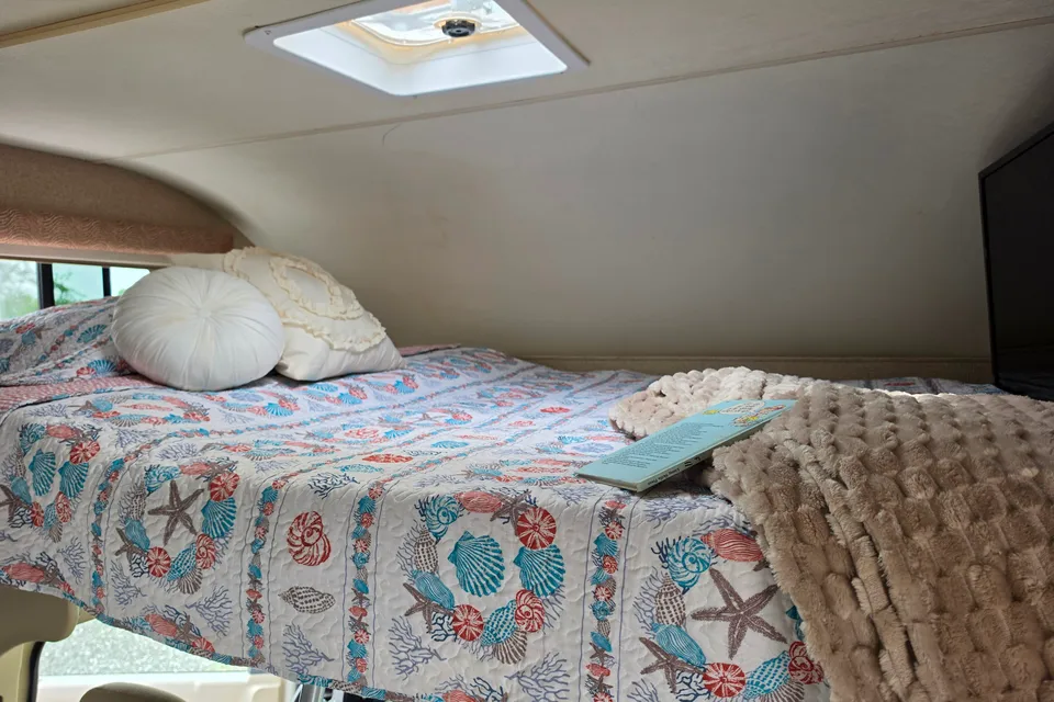 Ruthann's Thor Motor Coach Freedom Elite Class C