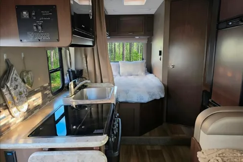 Ruthann's Thor Motor Coach Freedom Elite Class C