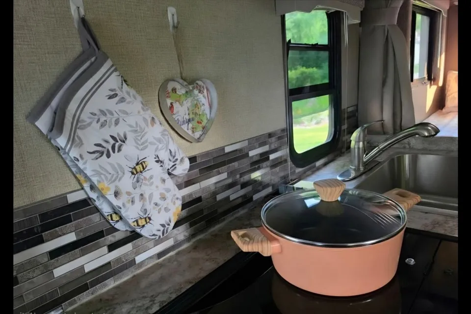 Ruthann's Thor Motor Coach Freedom Elite Class C