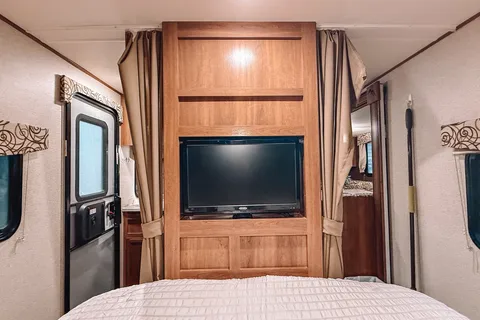 Coachmen Apex Ultra Lite with Blacktone Griddle