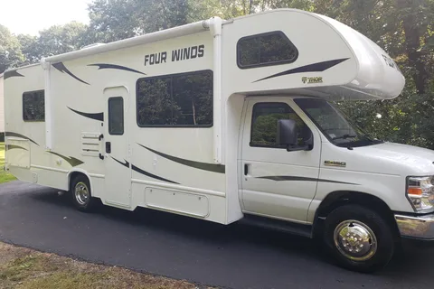 2021 Class C Thor Four Winds Easy Glamper