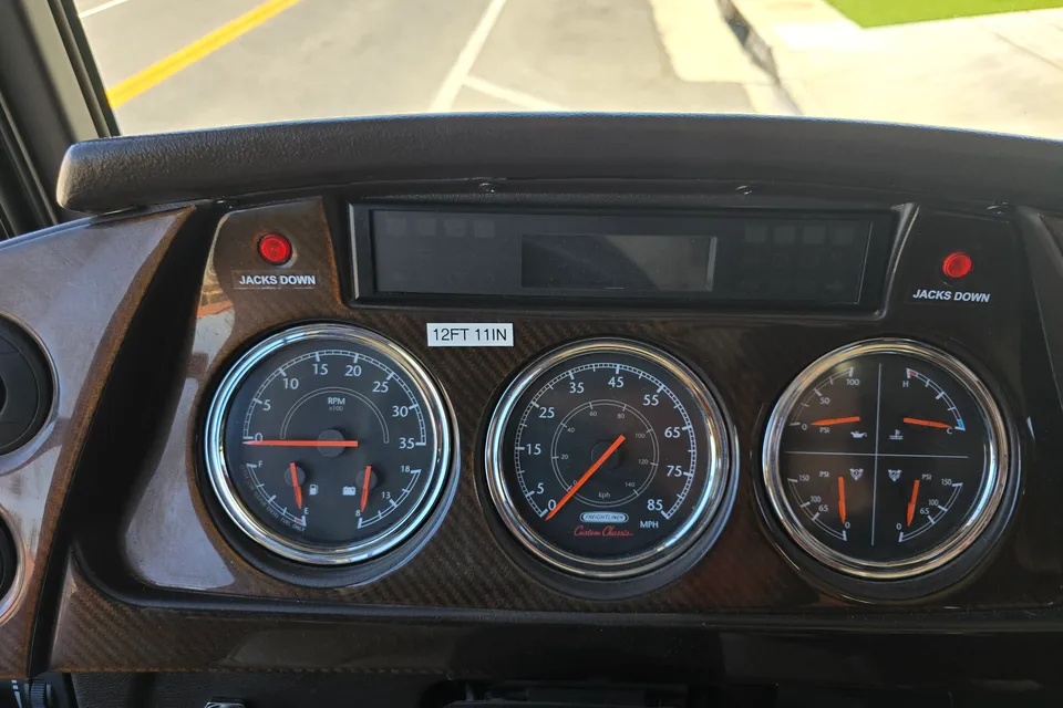 Luxury Winnebago Tour 40CD Diesel Pusher Experience