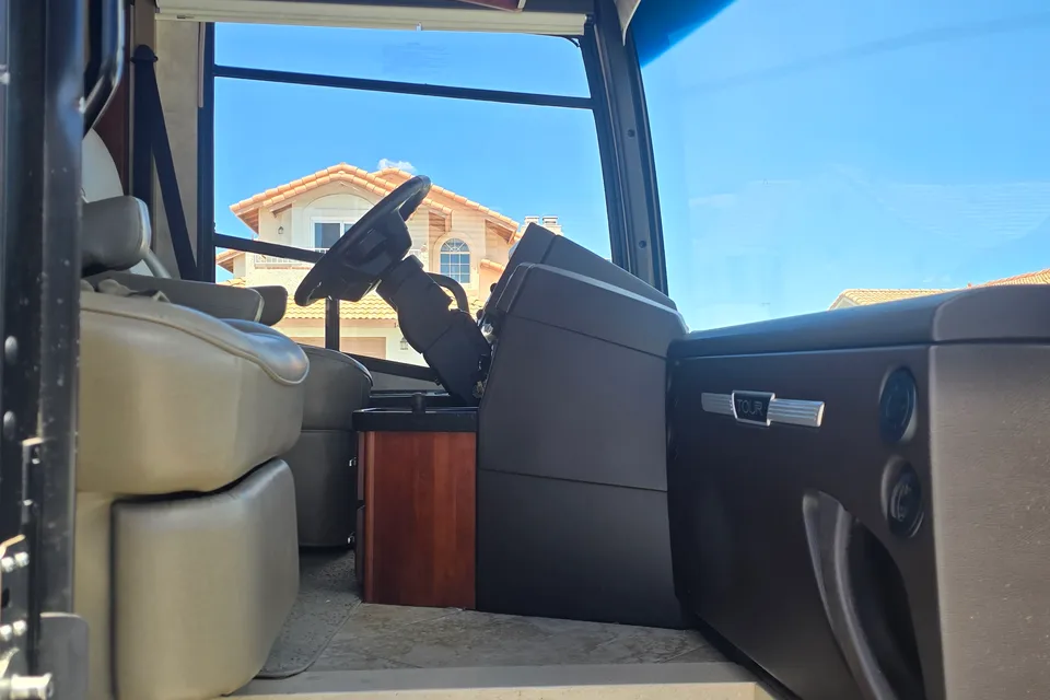 Luxury Winnebago Tour 40CD Diesel Pusher Experience