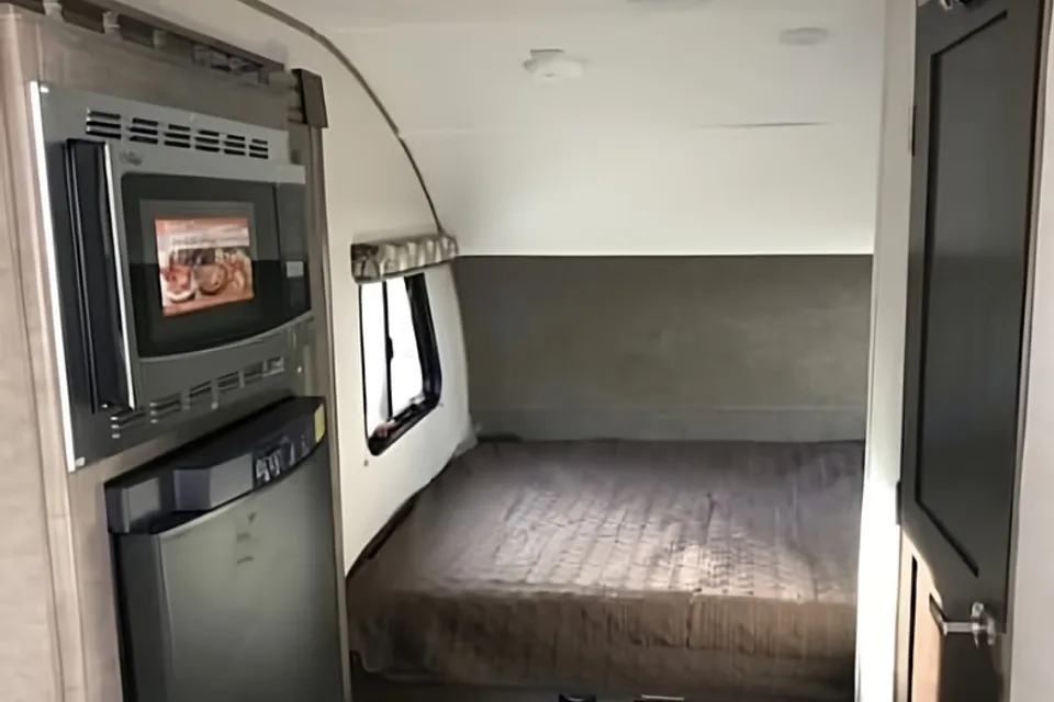 PERFECT and COMFORTABLE RPOD 190 Travel Trailer