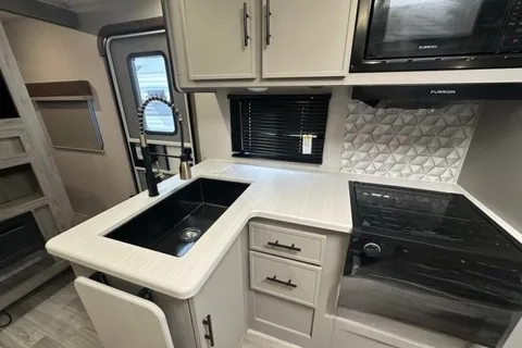 Alyssa's Forest River Vibe Travel Trailer