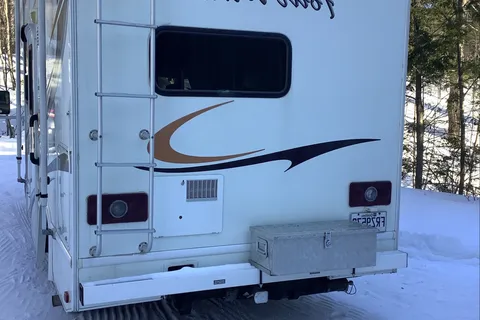 patricia Thor Motor Coach 4winds 19G Classe C