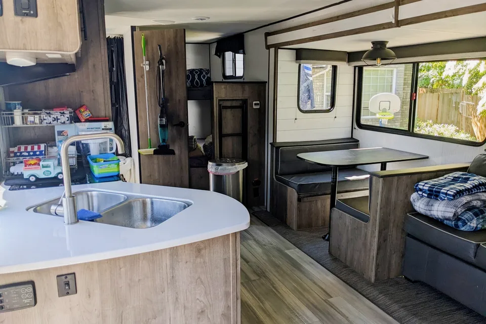 Della's Heartland  Pioneer  Travel Trailer