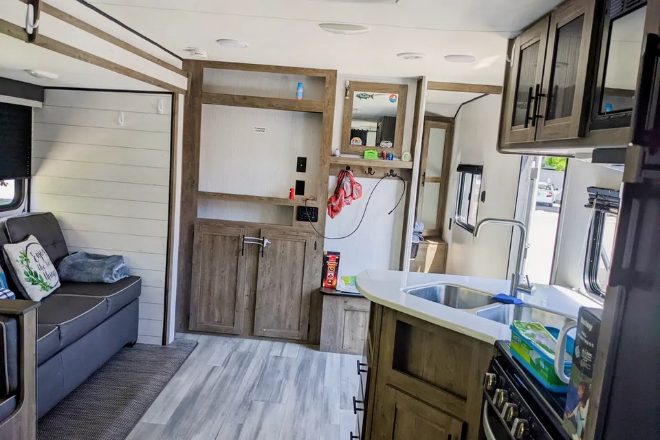 Della's Heartland  Pioneer  Travel Trailer