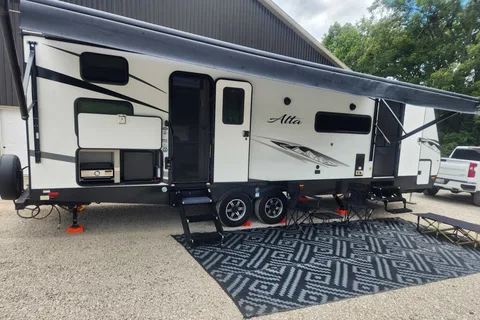 ALTA 2800KBH Series, Luxury with complimentary items!
