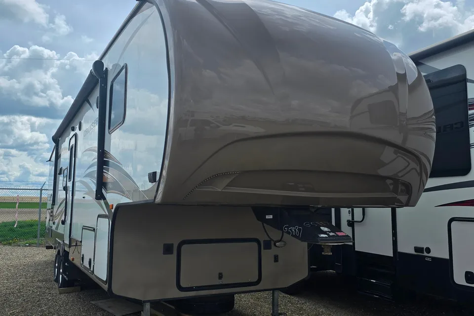 Robert's Cruiser RV 30BH Fifth Wheel