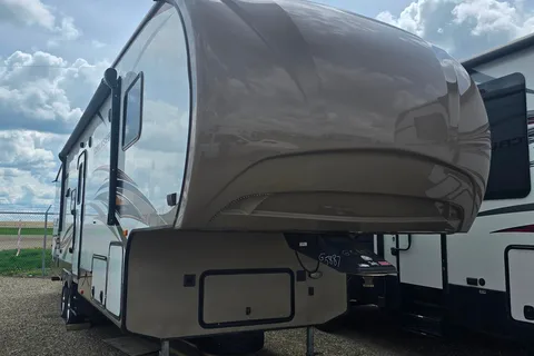 Robert's Cruiser RV 30BH Fifth Wheel