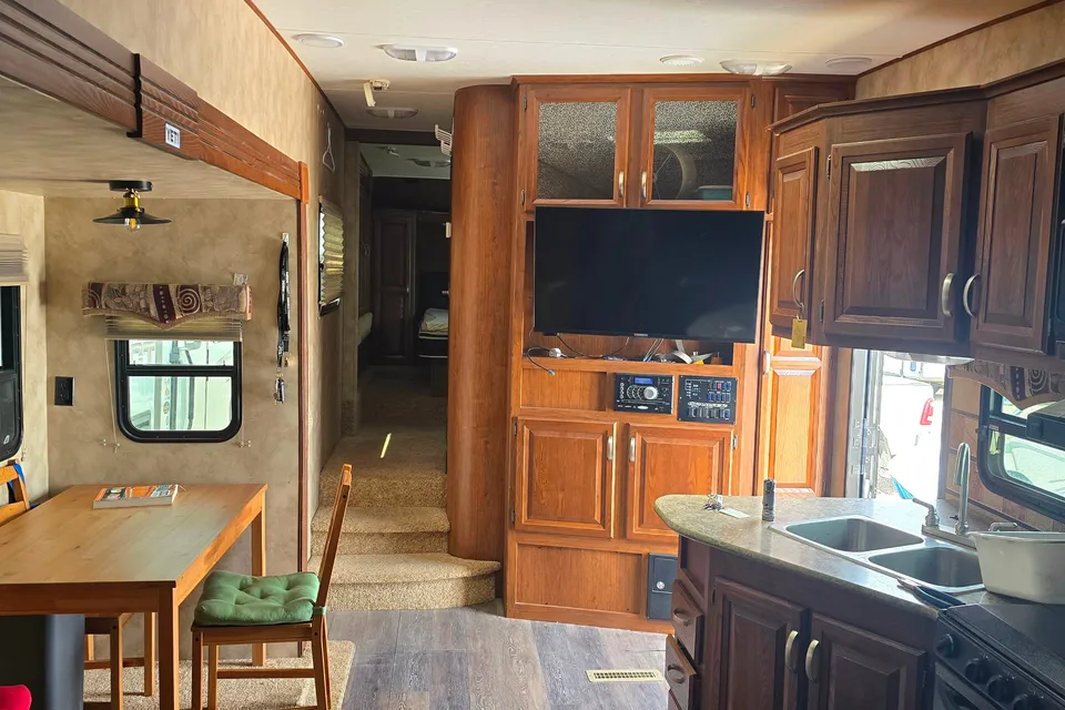 Robert's Cruiser RV 30BH Fifth Wheel