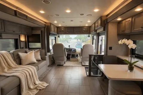 A13   Tiffin Motorhomes Allergo Open Road 34 Class