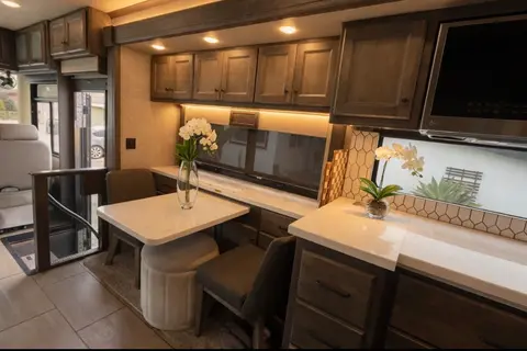 A13   Tiffin Motorhomes Allergo Open Road 34 Class