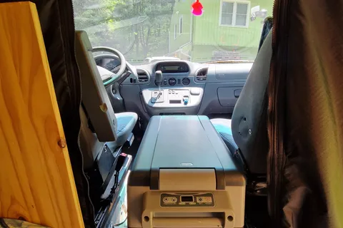 Sherpa: Converted Sprinter Van * Pet Friendly *