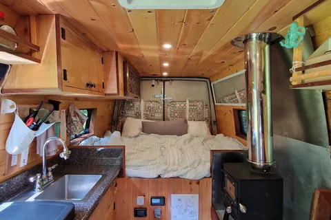 Sherpa: Converted Sprinter Van * Pet Friendly *
