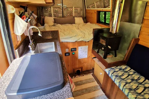 Sherpa: Converted Sprinter Van * Pet Friendly *