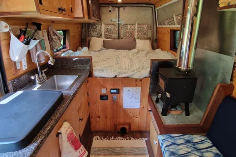 Sherpa: Converted Sprinter Van * Pet Friendly *