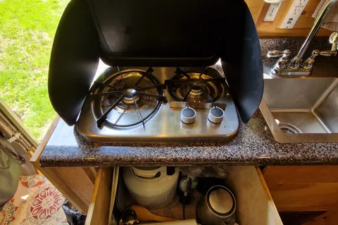 Sherpa: Converted Sprinter Van * Pet Friendly *