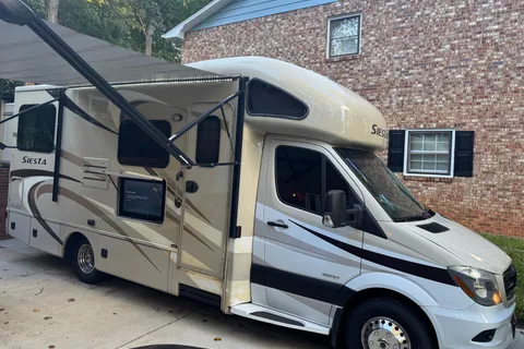 Ricardo's Thor Motor Coach Siesta Class C