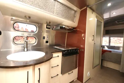 25ft Airstream - with Solar - 1/2 Ton Towable