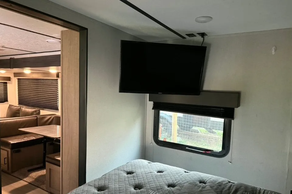 Keystone Hideout 28BHS Travel Trailer