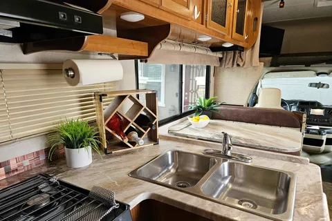 Comfy Coachmen Leprechaun Class C!