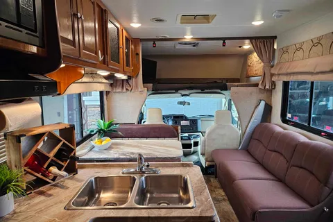 Comfy Coachmen Leprechaun Class C!