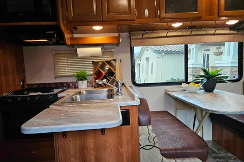 Comfy Coachmen Leprechaun Class C!
