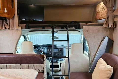 Comfy Coachmen Leprechaun Class C!