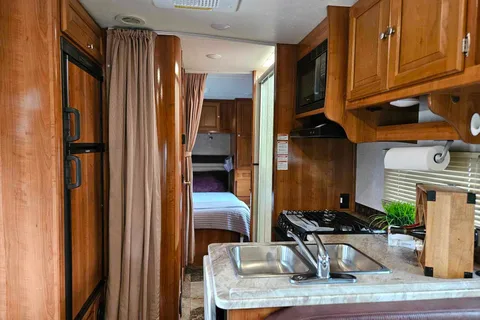Comfy Coachmen Leprechaun Class C!