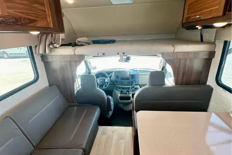 Jacques' 2022 Winnebago Minnie Winnie 25b Class C