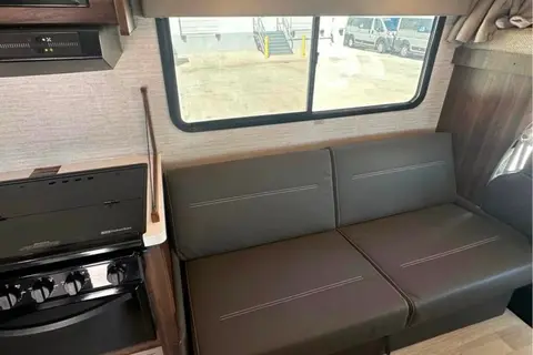Jacques' 2022 Winnebago Minnie Winnie 25b Class C