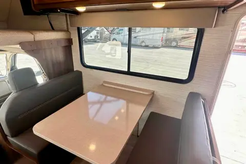 Jacques' 2022 Winnebago Minnie Winnie 25b Class C