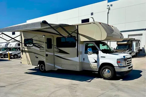 Jacques' 2022 Winnebago Minnie Winnie 25b Class C